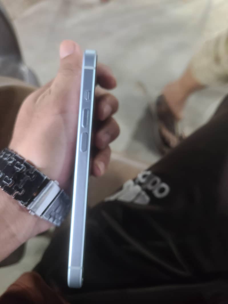 Apple iPhone 15 2
