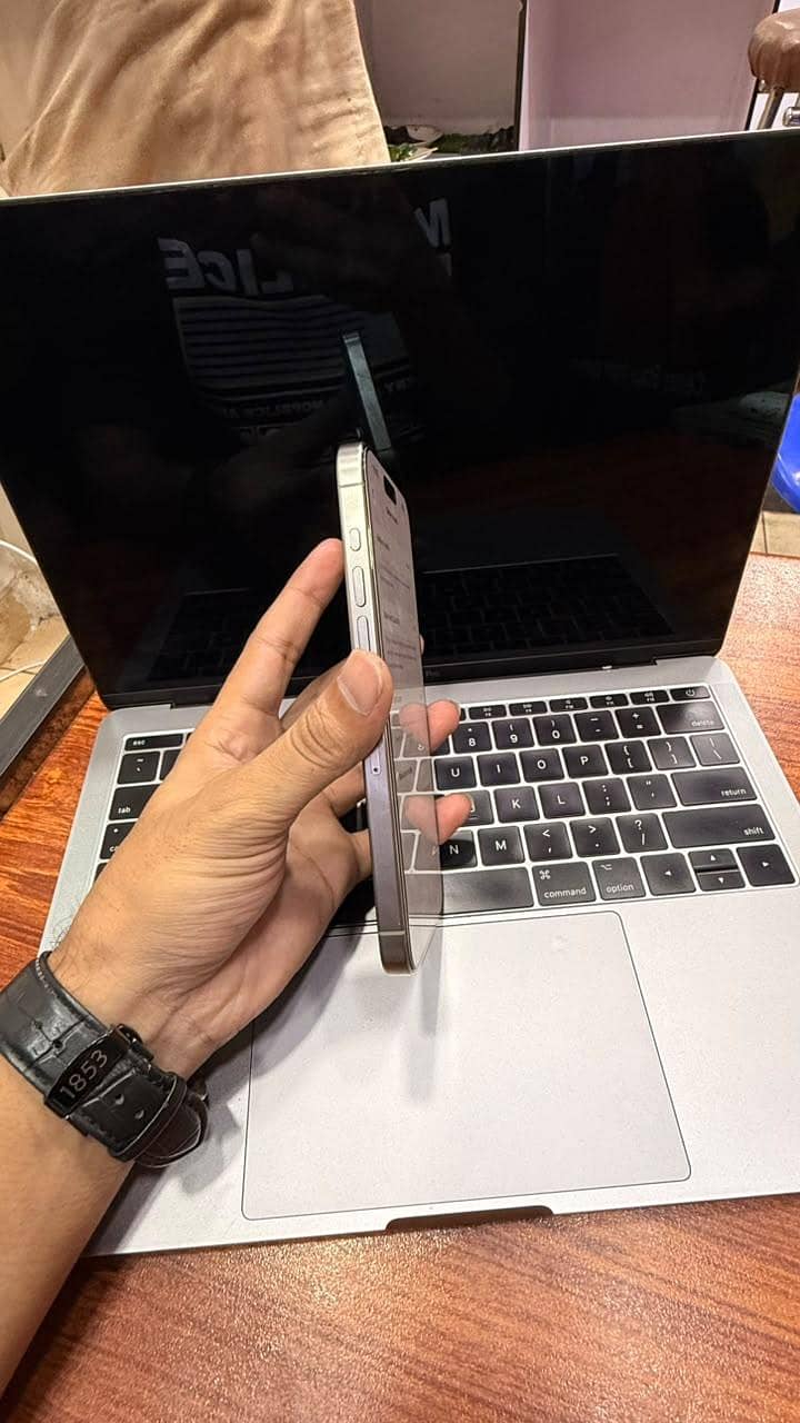 Apple iPhone 15 Pro Max 1