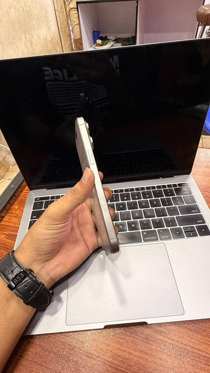 Apple iPhone 15 Pro Max 2