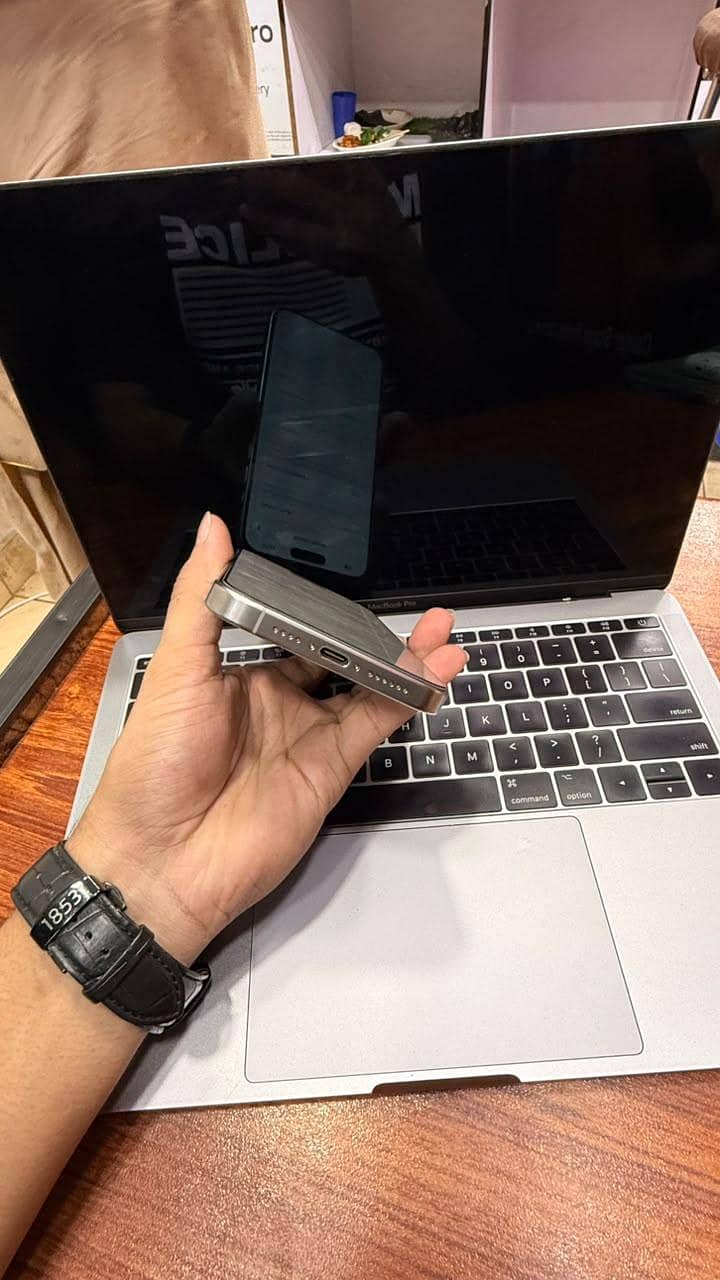 Apple iPhone 15 Pro Max 3