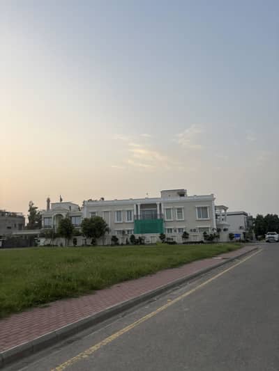 10 MARLA IDEAL LOCATION PLOT FOR SALE