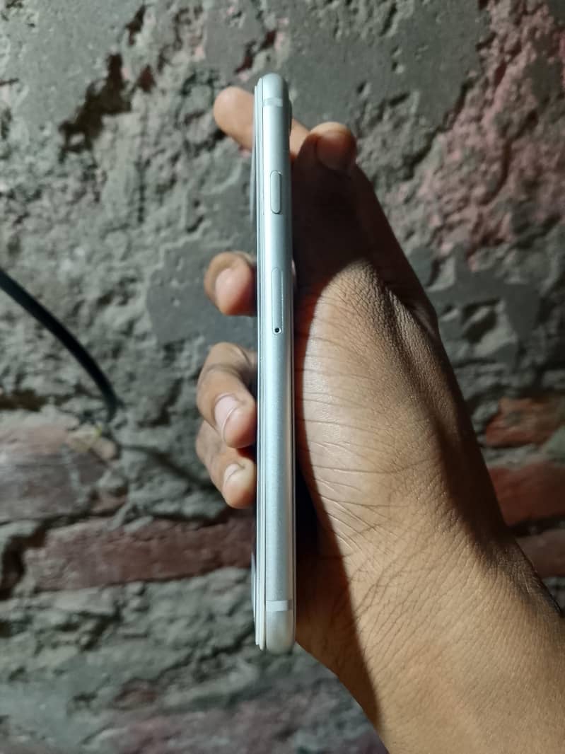 Apple iPhone 8 6
