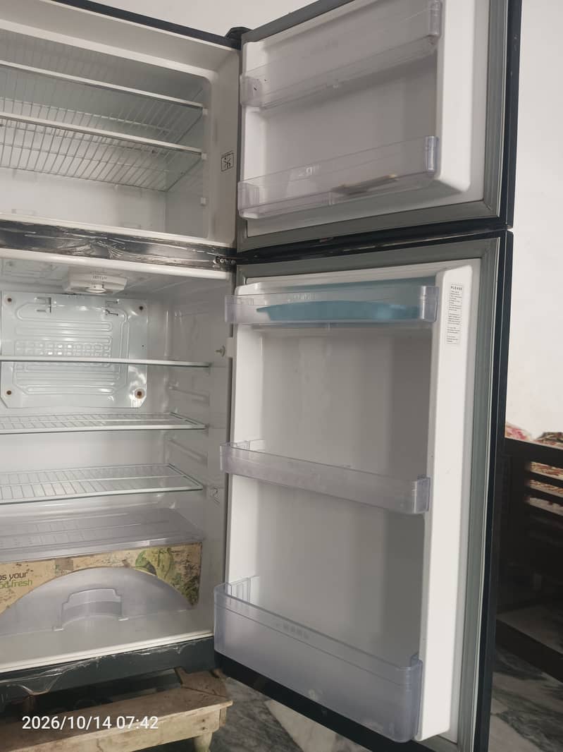 Dawlance fridge medium size 2