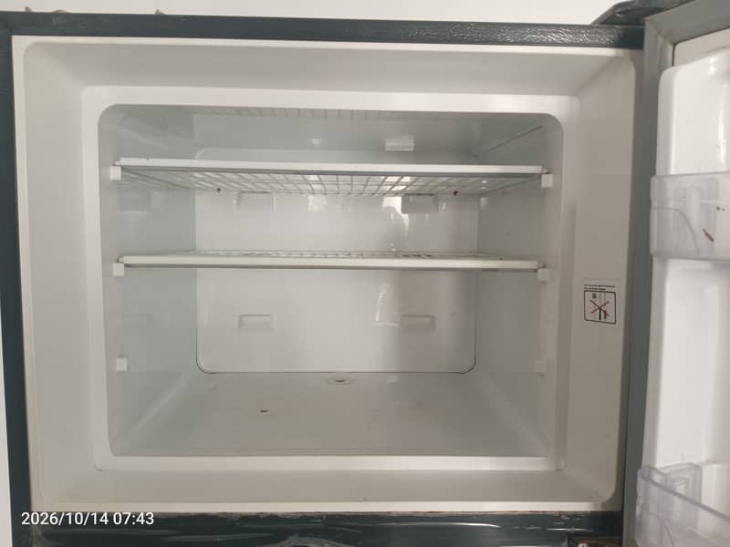 Dawlance fridge medium size 4