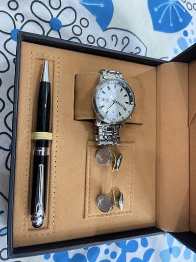 Ieke Set with Cufflings & pen (never used)