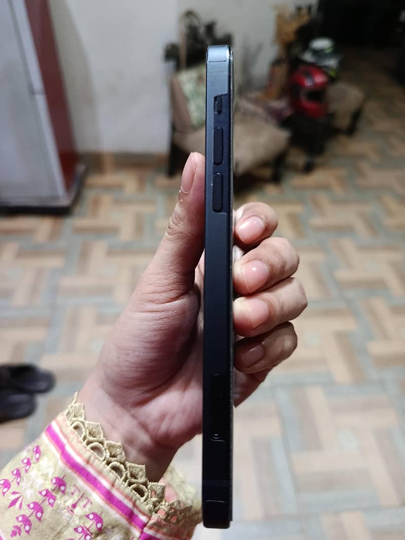Apple iPhone 12 3