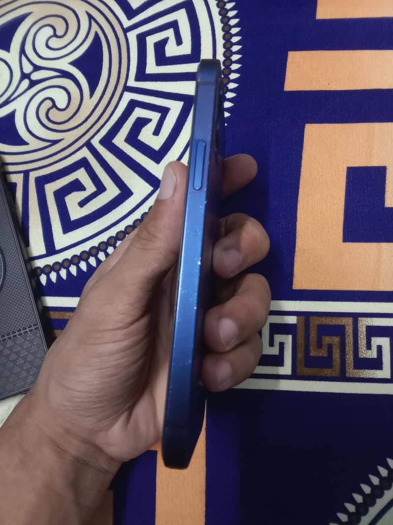 Apple iPhone 12 3