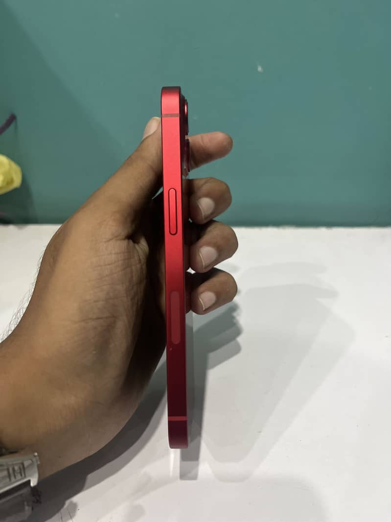 Apple iPhone 13 5