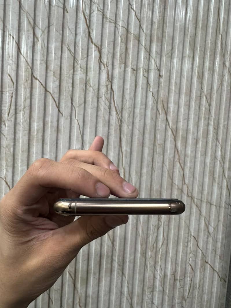 Apple iPhone 11 Pro Max 3