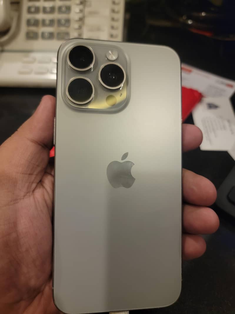 Apple iPhone 15 Pro Max 0