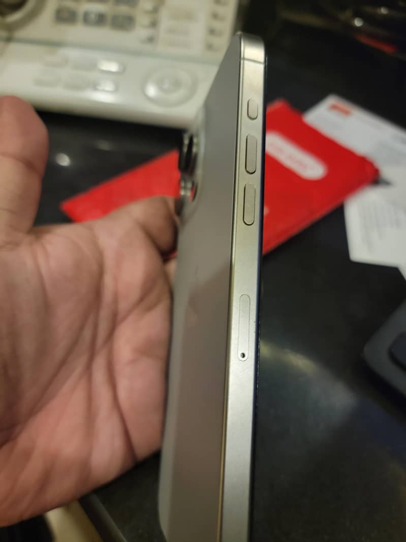 Apple iPhone 15 Pro Max 2