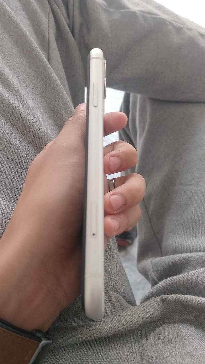 Apple iPhone 11 0