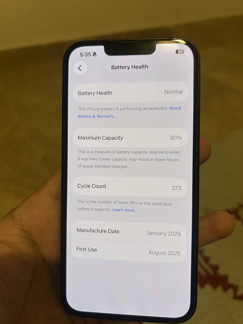 Apple iPhone 16e 4