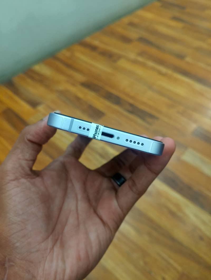 Apple iPhone 14 3