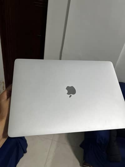 macbook pro 2018 15 inch