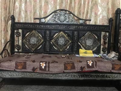 iron sofa  condition 10 by 10