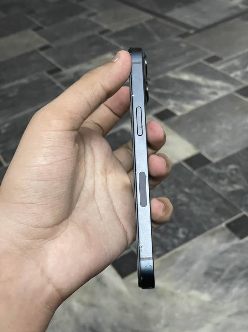 Apple iPhone 13 2