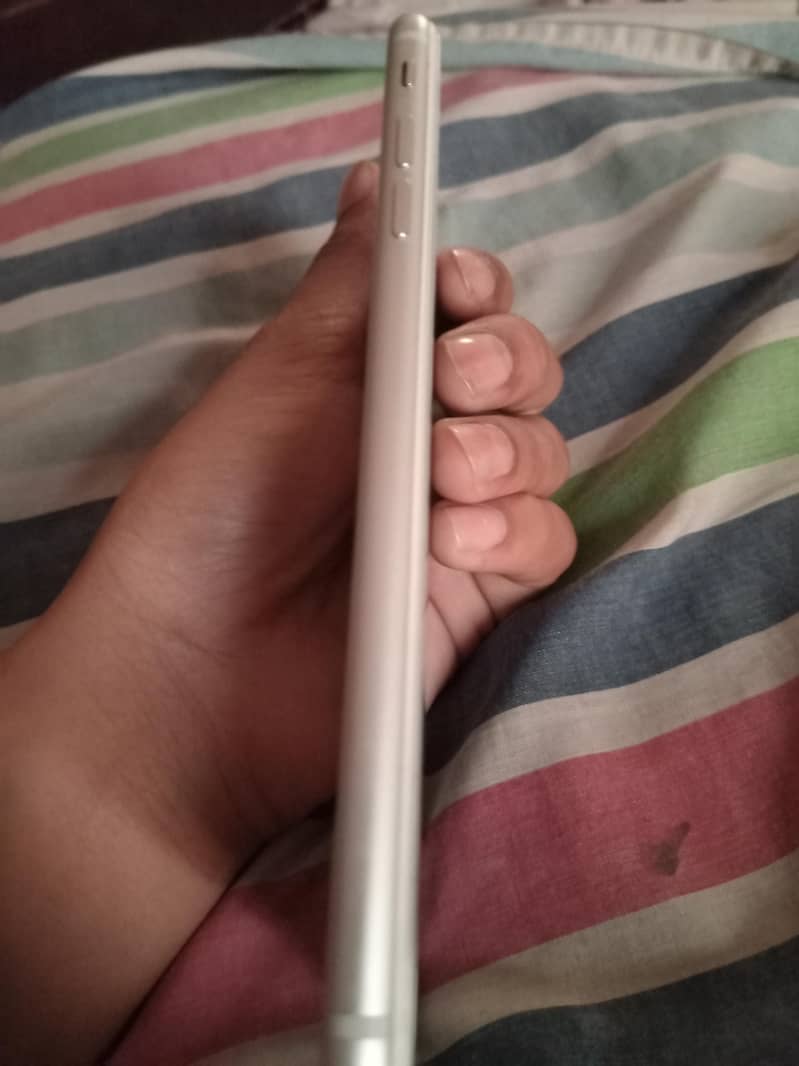 Apple iPhone 8 Plus 03193443775 whatsapp per call kara 1