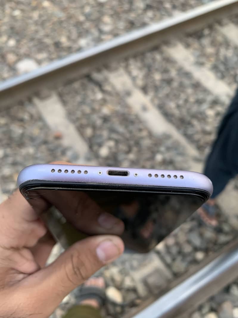 Apple iPhone 11 4