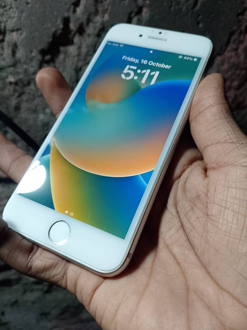 Apple iPhone 8 6