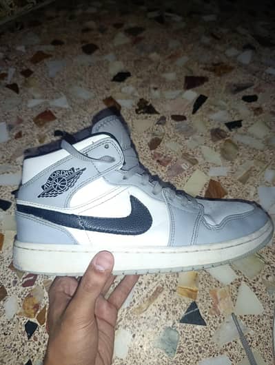 AJ1 mid light smoke grey   ( size 41 ] Smoke Grey -  Size [Apna  Sn]