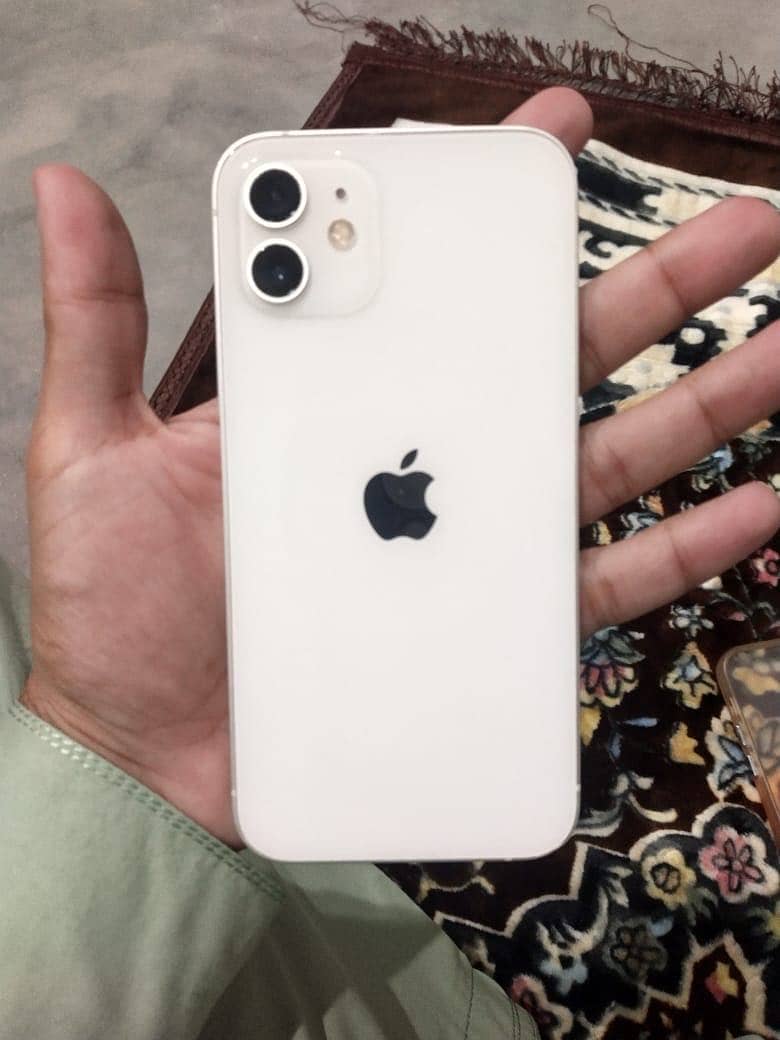 Apple iPhone 12 3