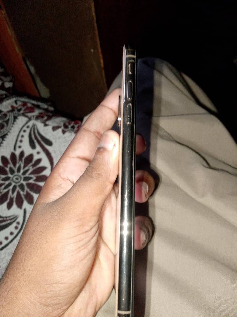 Apple iPhone XS Max 1