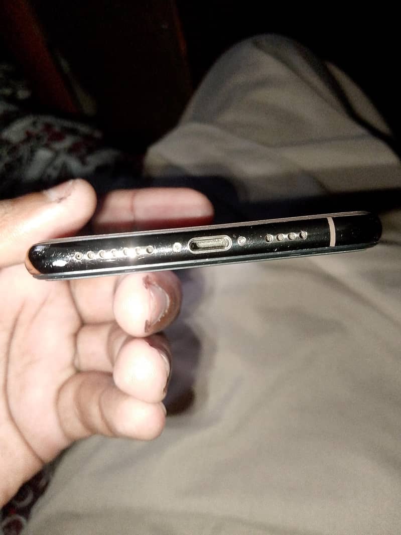 Apple iPhone XS Max 3