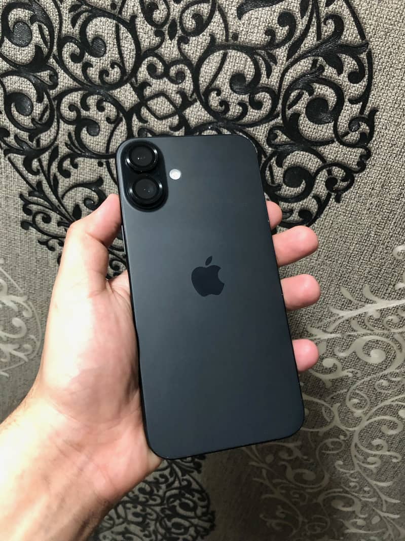 Apple iPhone 16 Plus 1