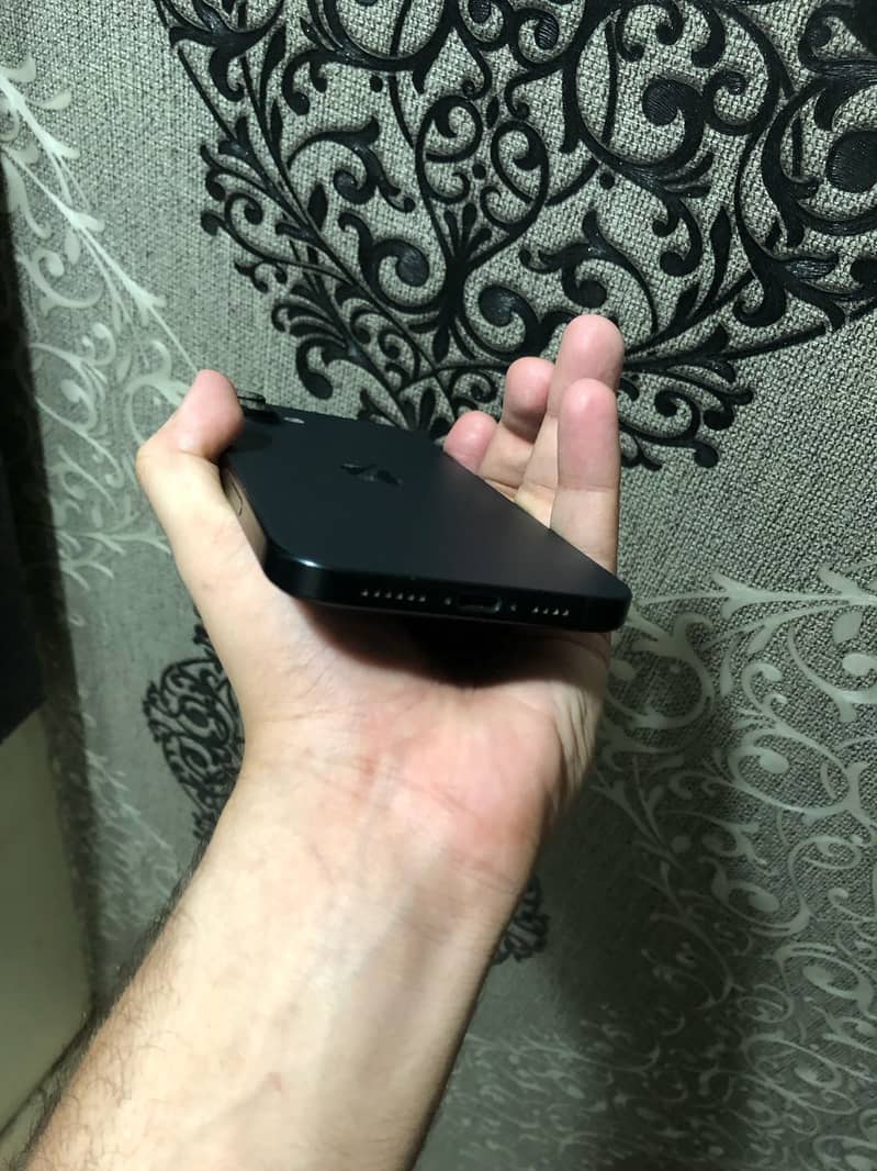 Apple iPhone 16 Plus 6