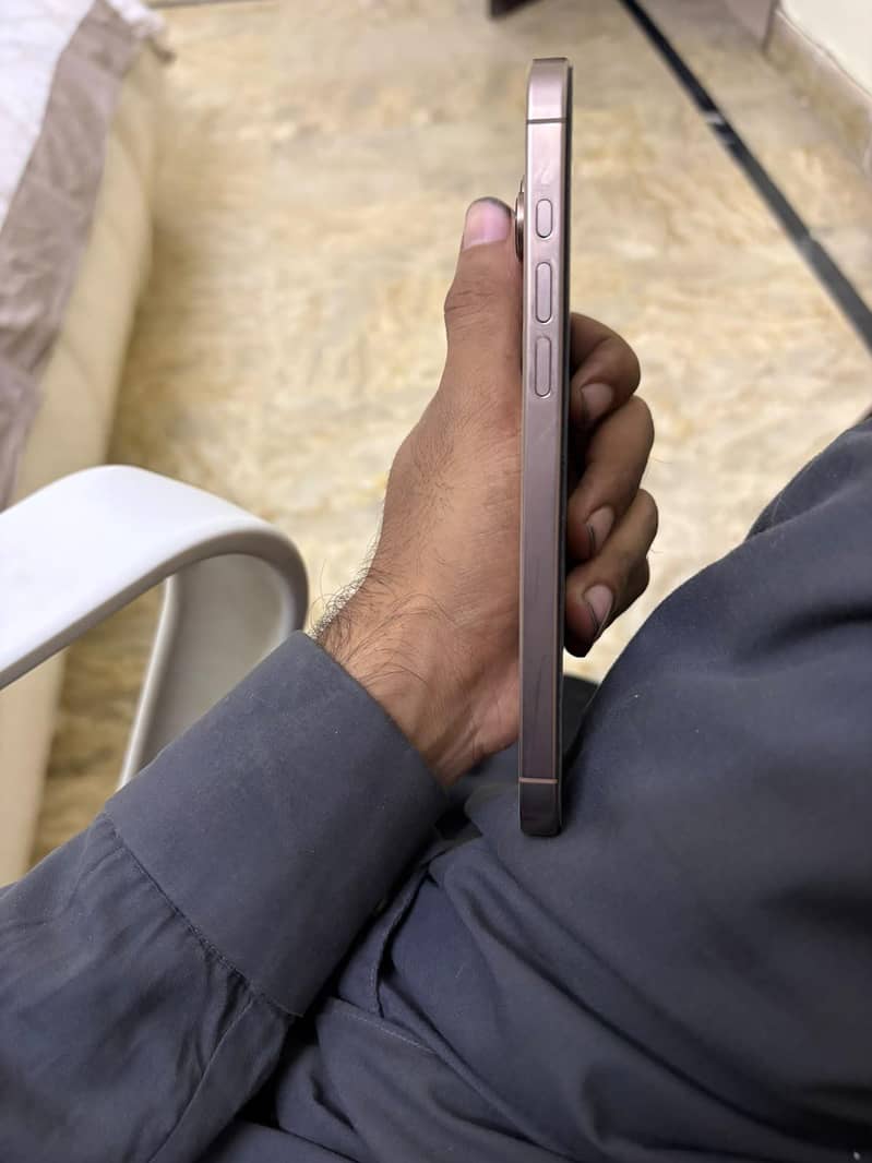 Apple iPhone 16 Pro Max 1
