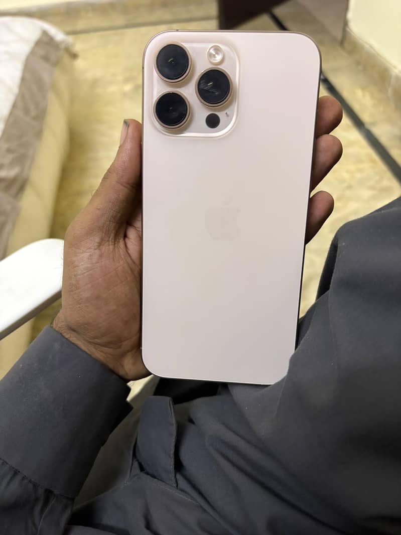 Apple iPhone 16 Pro Max 3