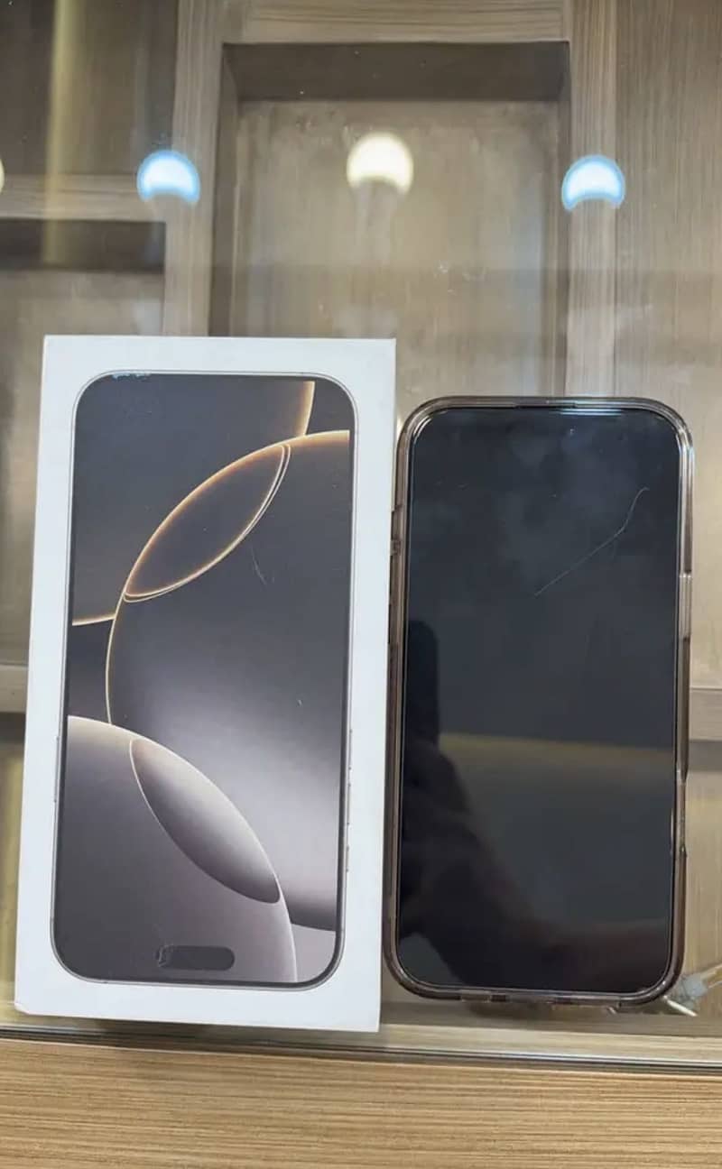 Apple iPhone 16 Pro Max 0