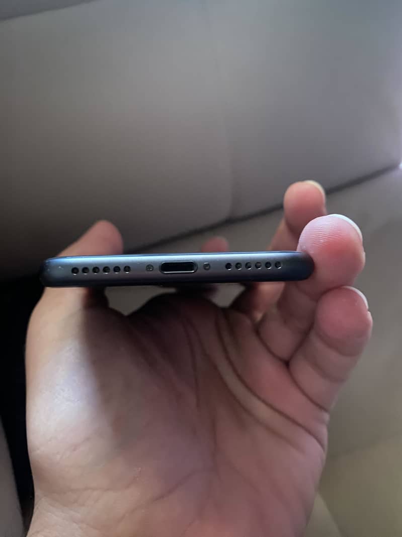 Apple iPhone 8 (sim time available) 1