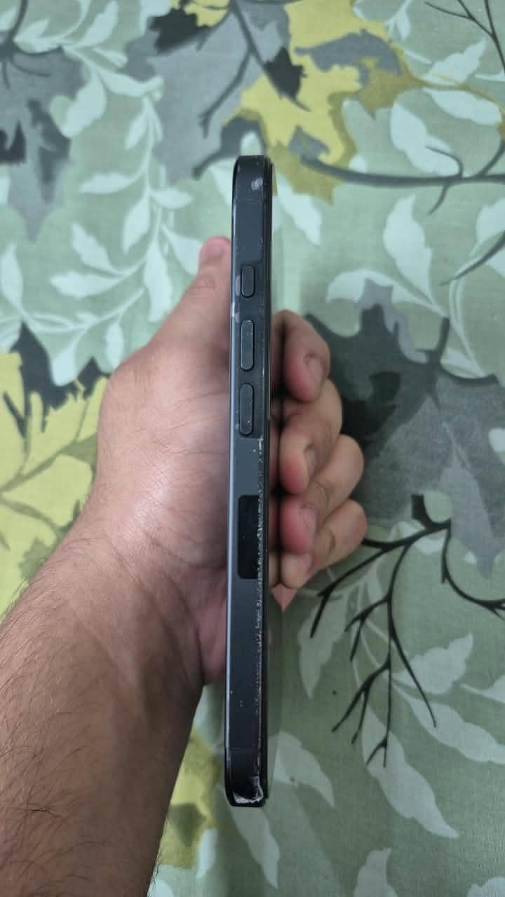Apple iPhone 16 Pro 3