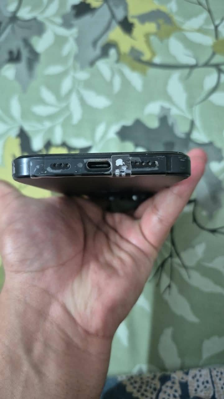 Apple iPhone 16 Pro 5