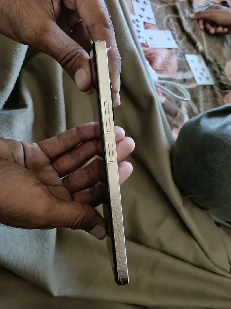Realme 12 Plus 2