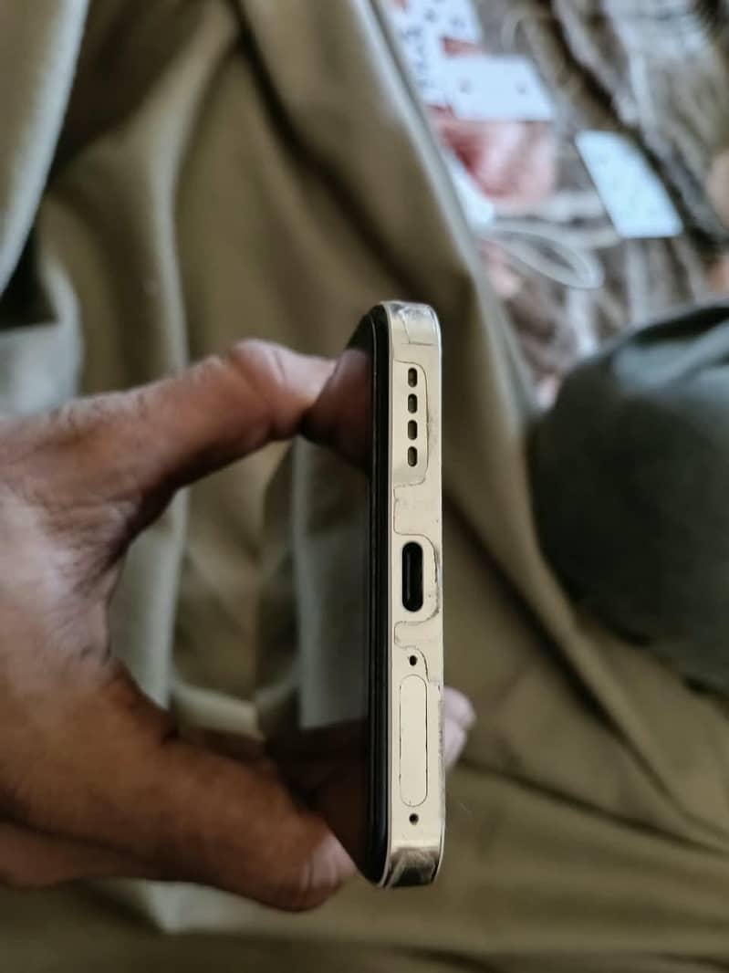 Realme 12 Plus 4