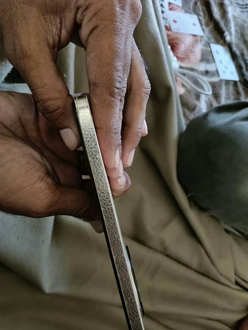Realme 12 Plus 5
