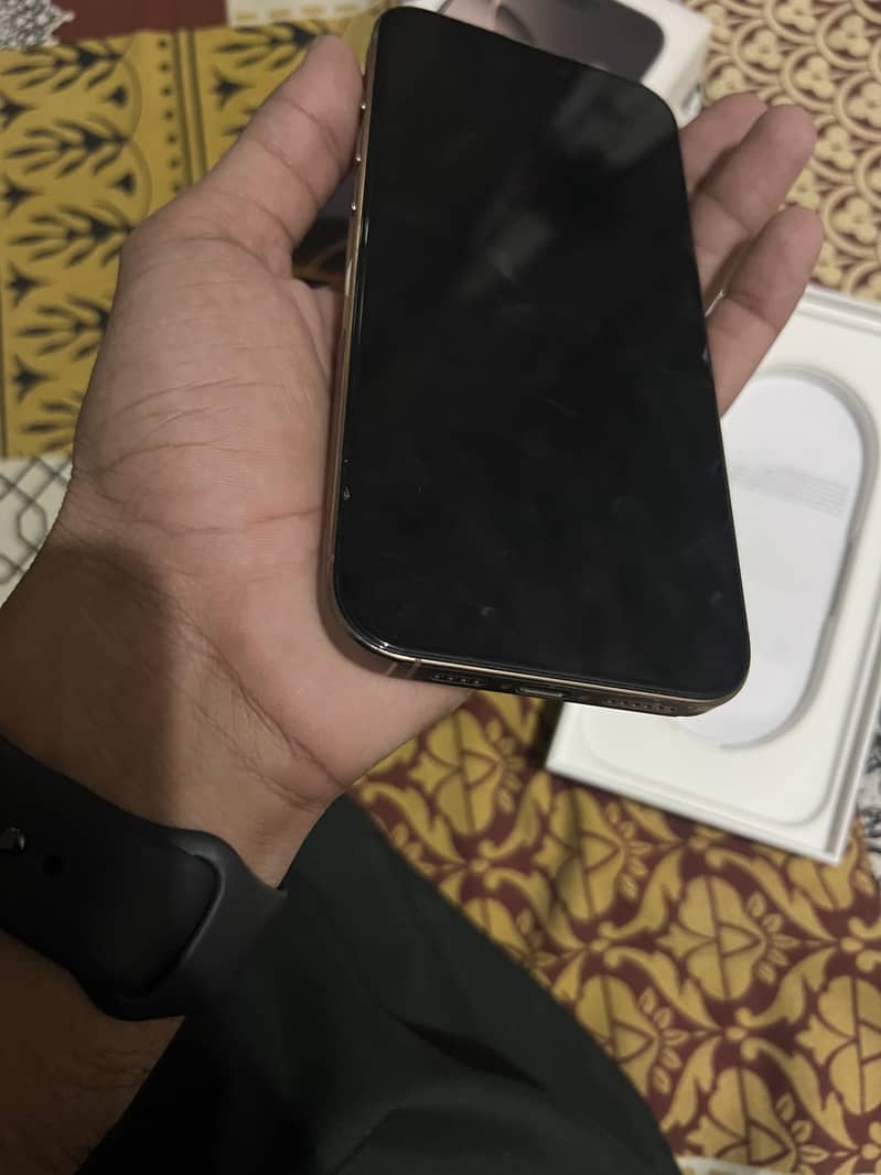 Apple iPhone 16 Pro Max 2