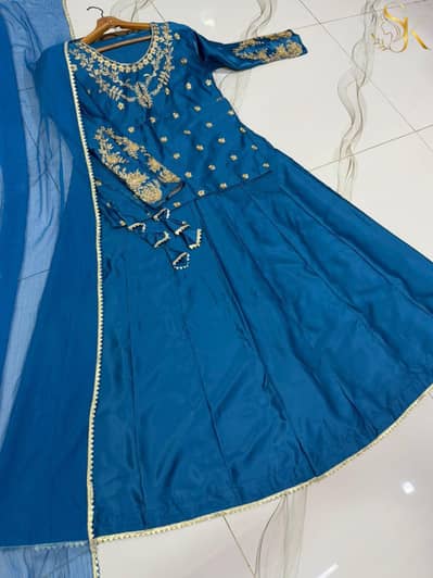 embroidery neck & selves 3 piece Maxi dress
