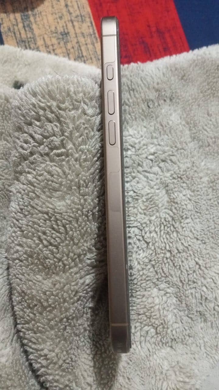 Apple iPhone 16 Pro Max 6