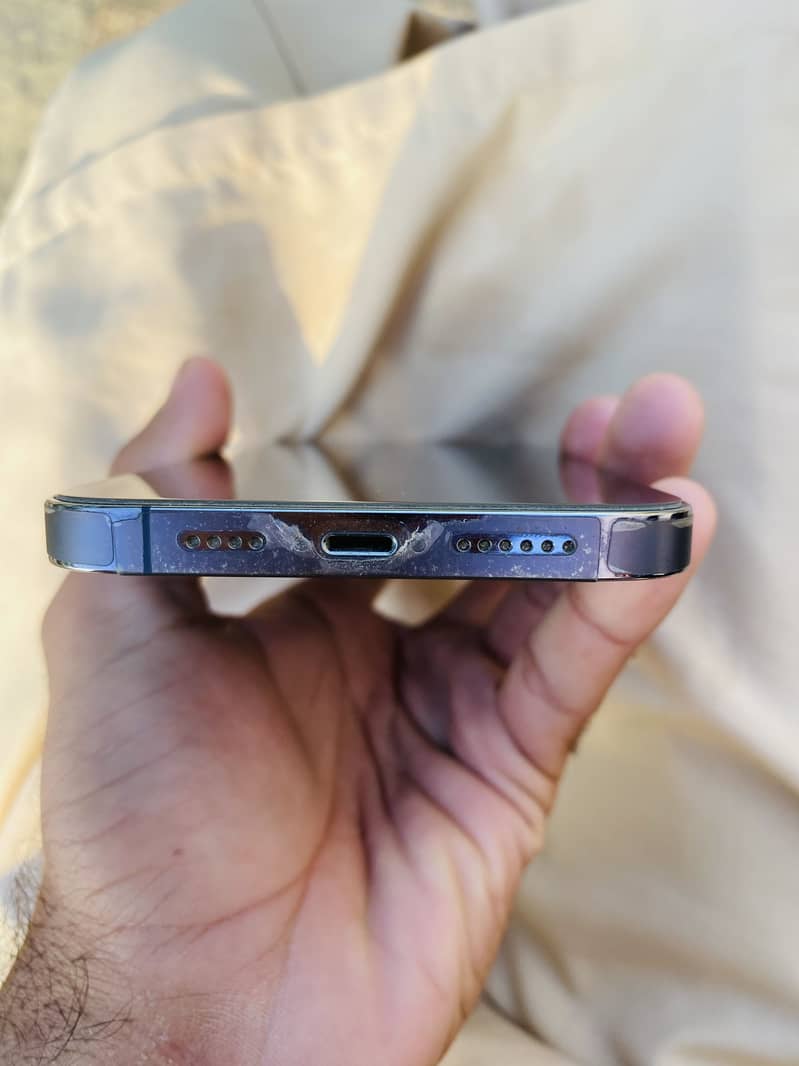 Apple iPhone 14 Pro Max 0