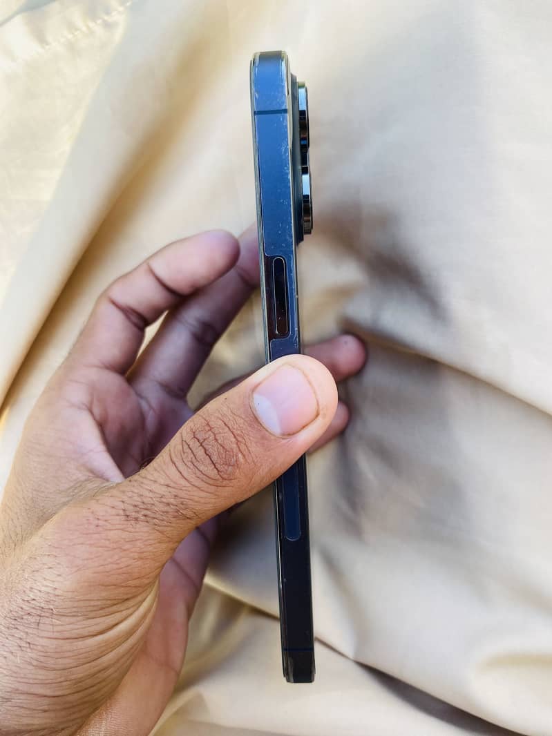 Apple iPhone 14 Pro Max 3