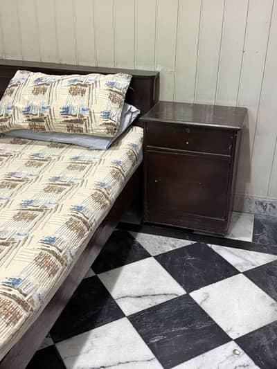 Bed set with side table and matress