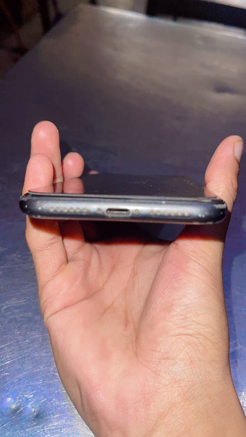 Apple  iphone 11 4