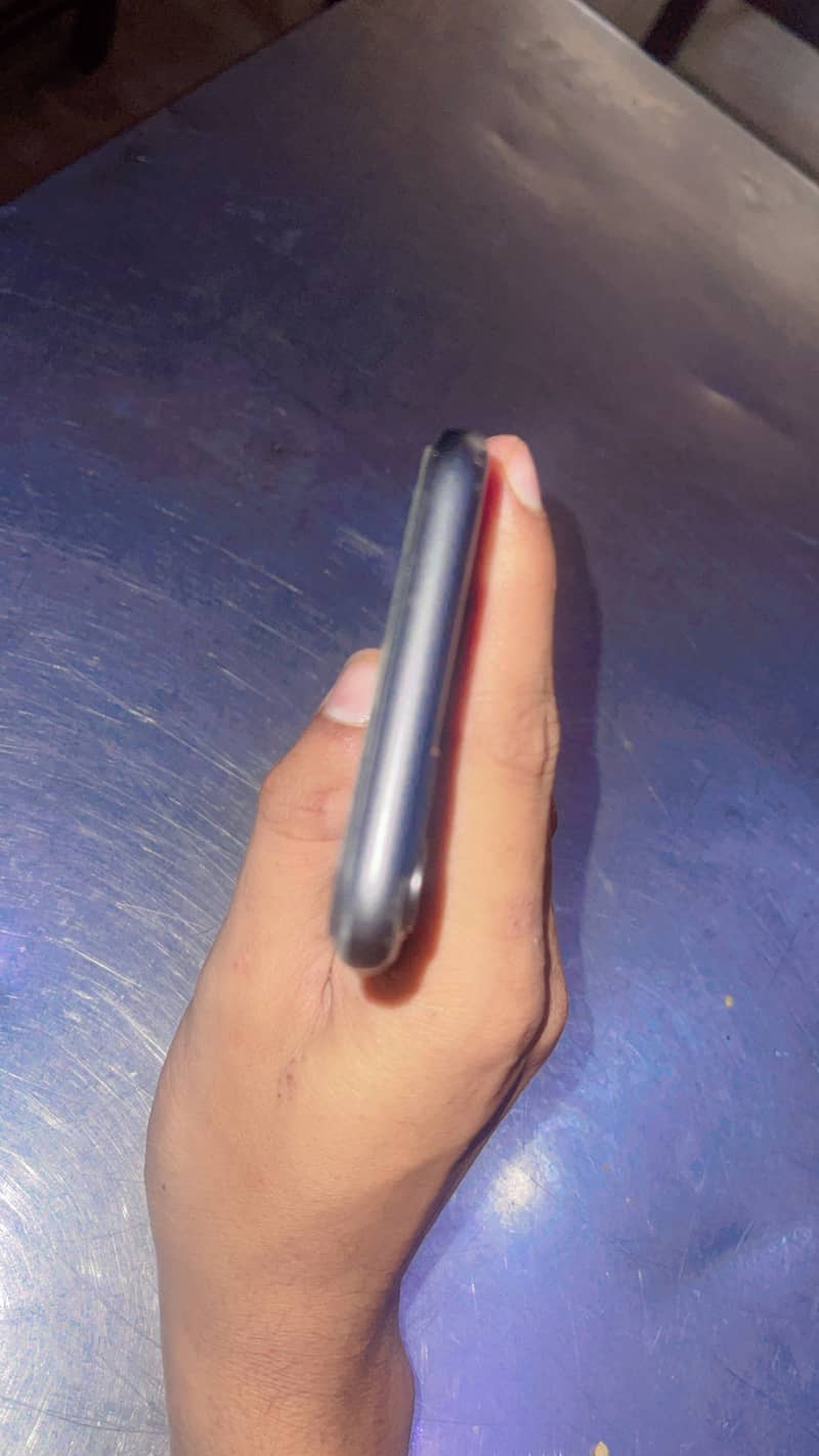 Apple  iphone 11 5
