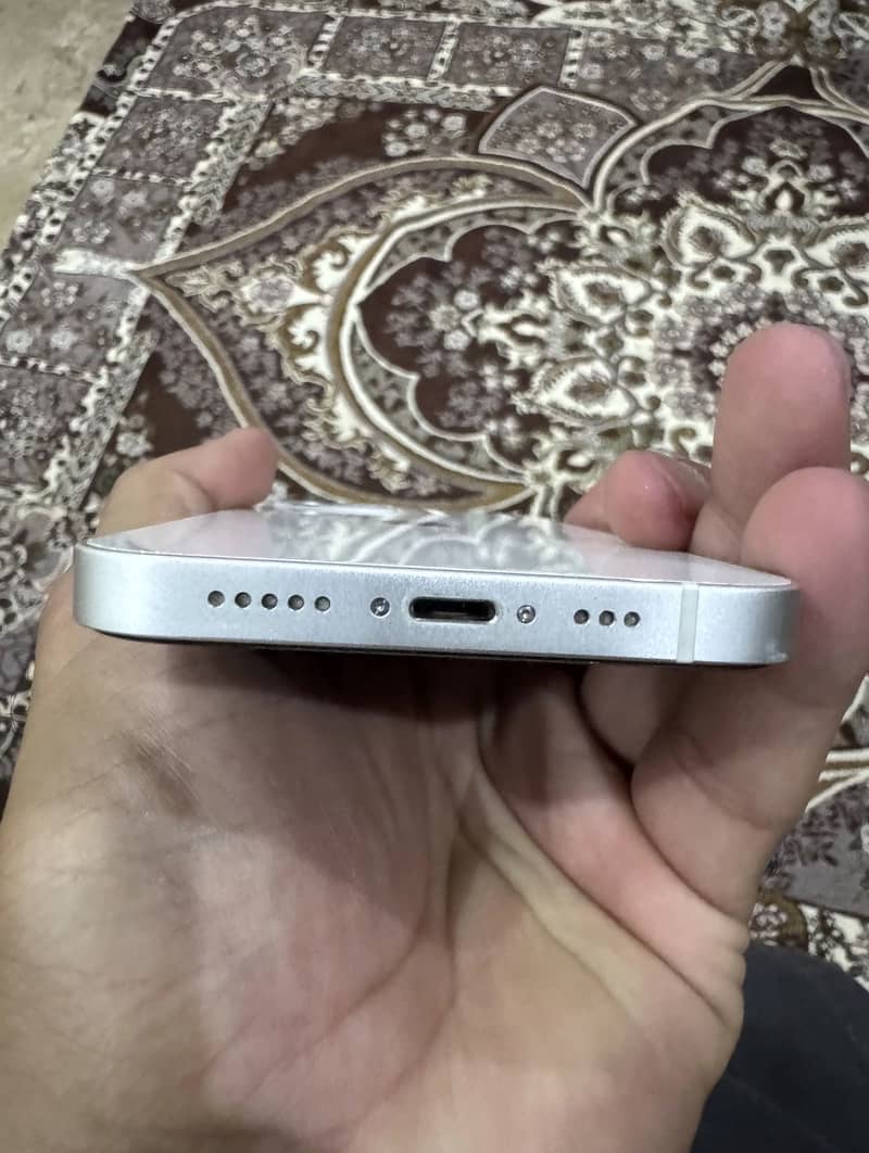 Apple iPhone 12 4