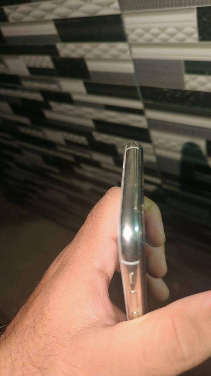 Apple iPhone XS 1