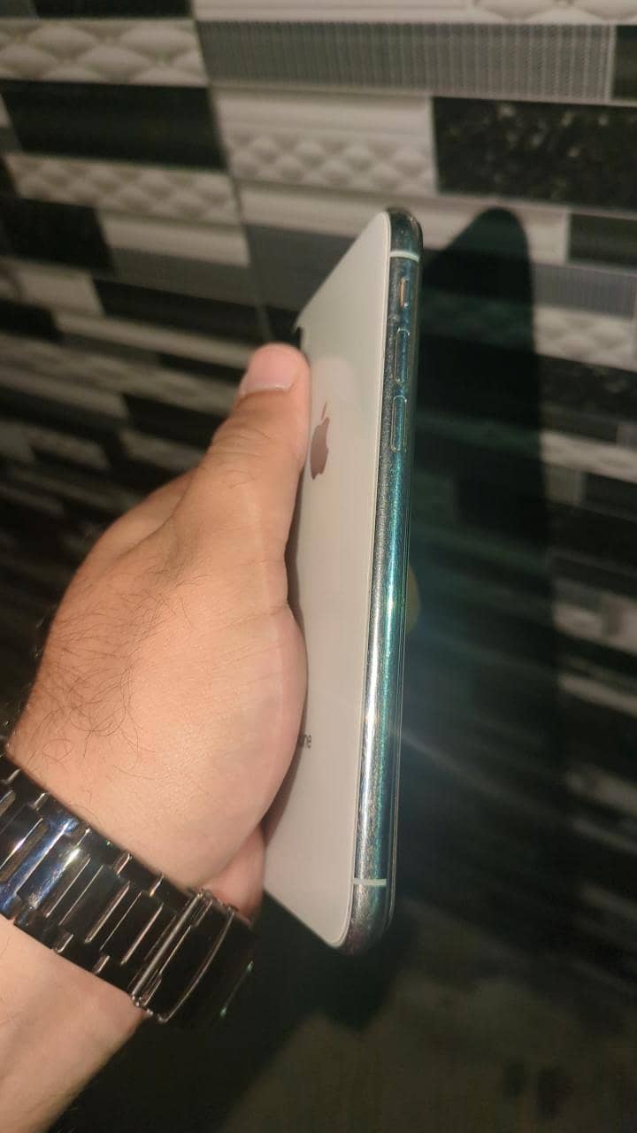 Apple iPhone XS 5
